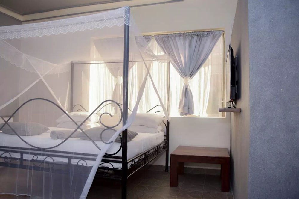 Deluxe 2-bed Apartment With Swimming Pool view 2