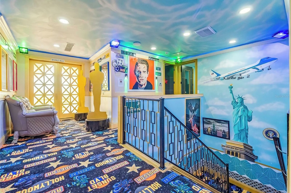 Luxury Mansion w Pool Sleeps 60