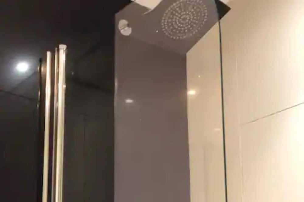 Modern 2-bed Apartment -12 Min Walk to Centre