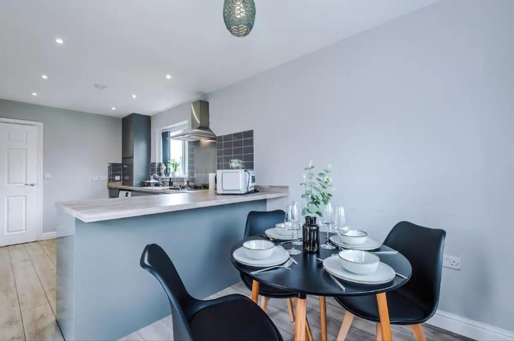 House 3 Bed Sleeps 6 -pets Ok -patio -free Parking