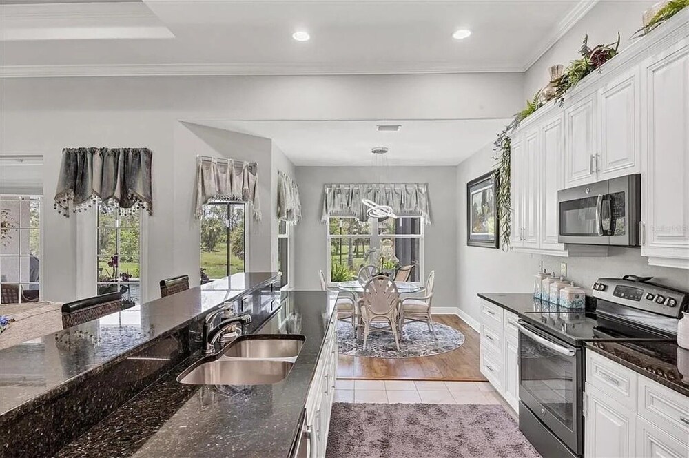 The Sanctuary - Private Pool+spa Vacation Home - Only 5 Minutes To The Gulf Coast! 3 Bedroom Home