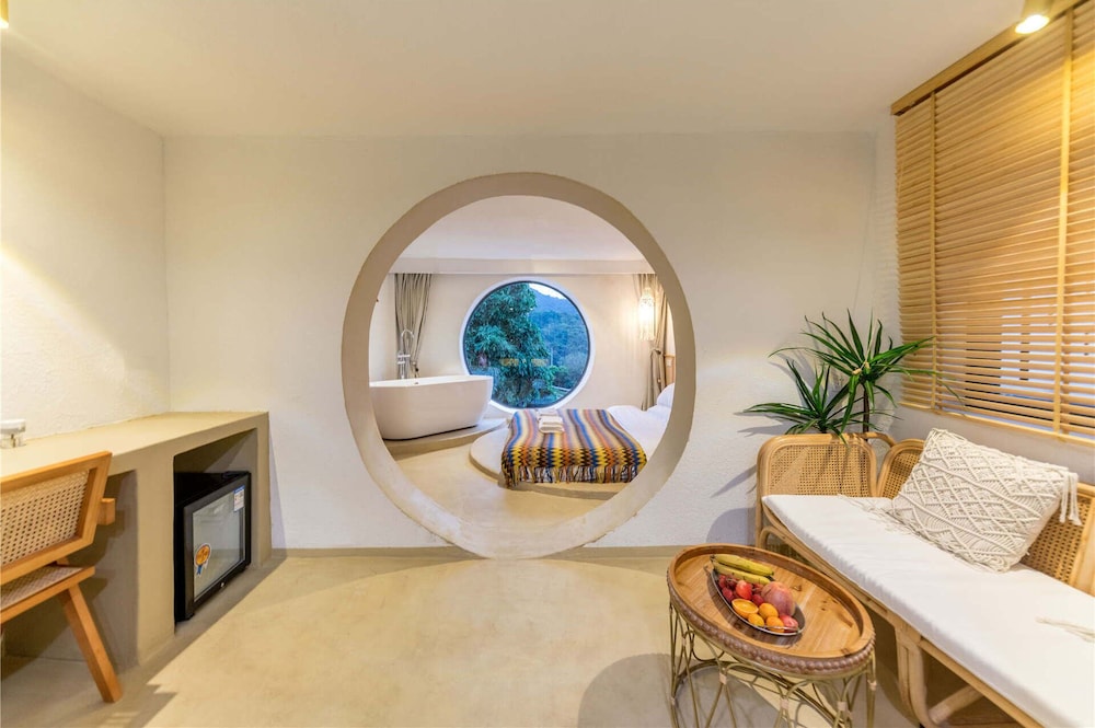 Distant Mountain Guesthouse