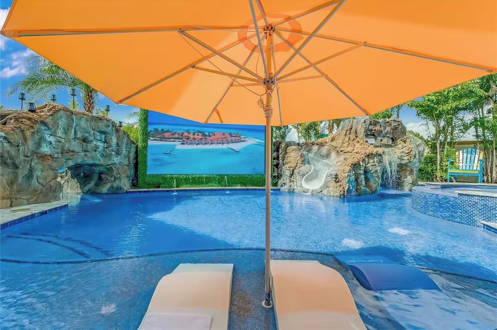 Luxury Mansion w Pool Sleeps 60