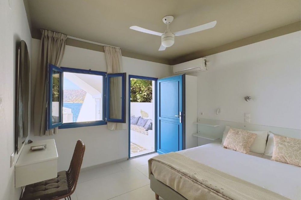 Eleni On The Beach photo 2