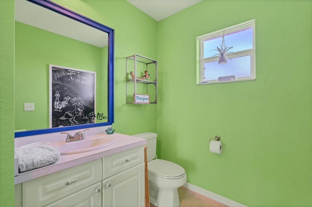Cape Coral 3-Bedroom Canalfront Pool Vacation Home with Dock 3 Home