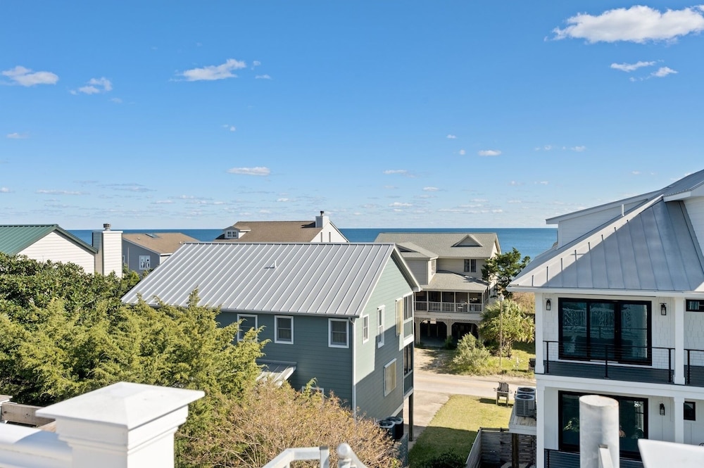Santorelli's Seaside Serenety 4 Bedroom Home