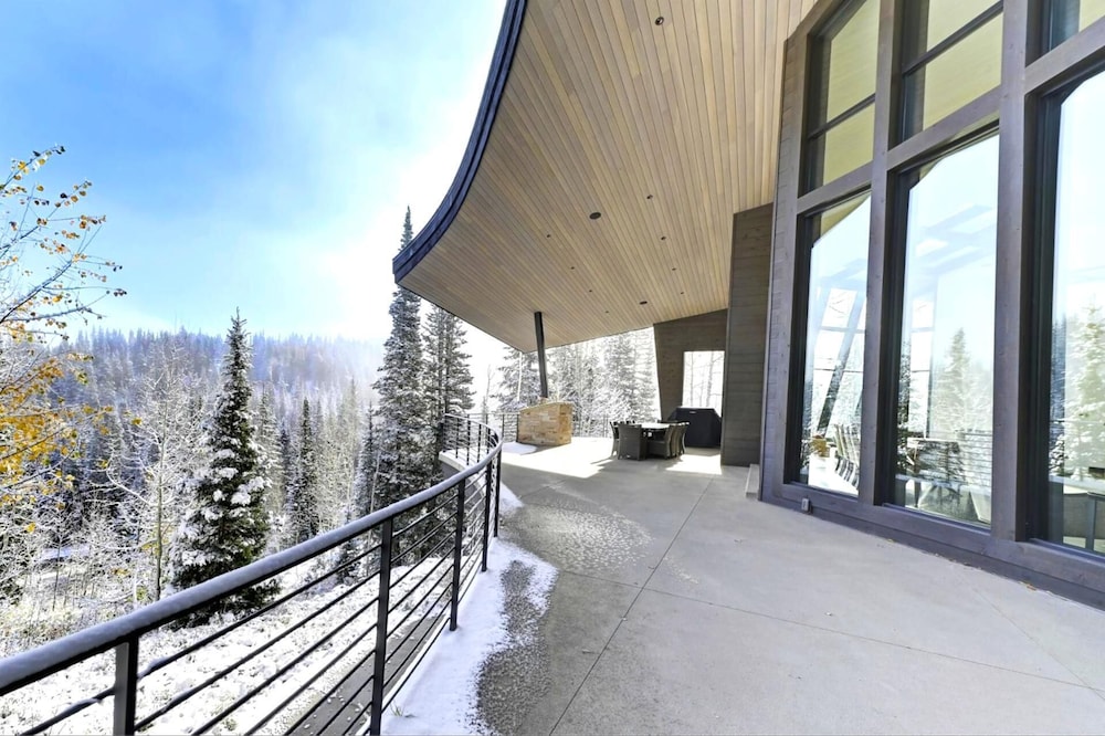 The Colony Walk To Slopes, Hot Tub, Parking KBM Resorts Walk to Slopes, Hot Tub, Parking 2 Homes, 9 Bedrooms Ml-2510