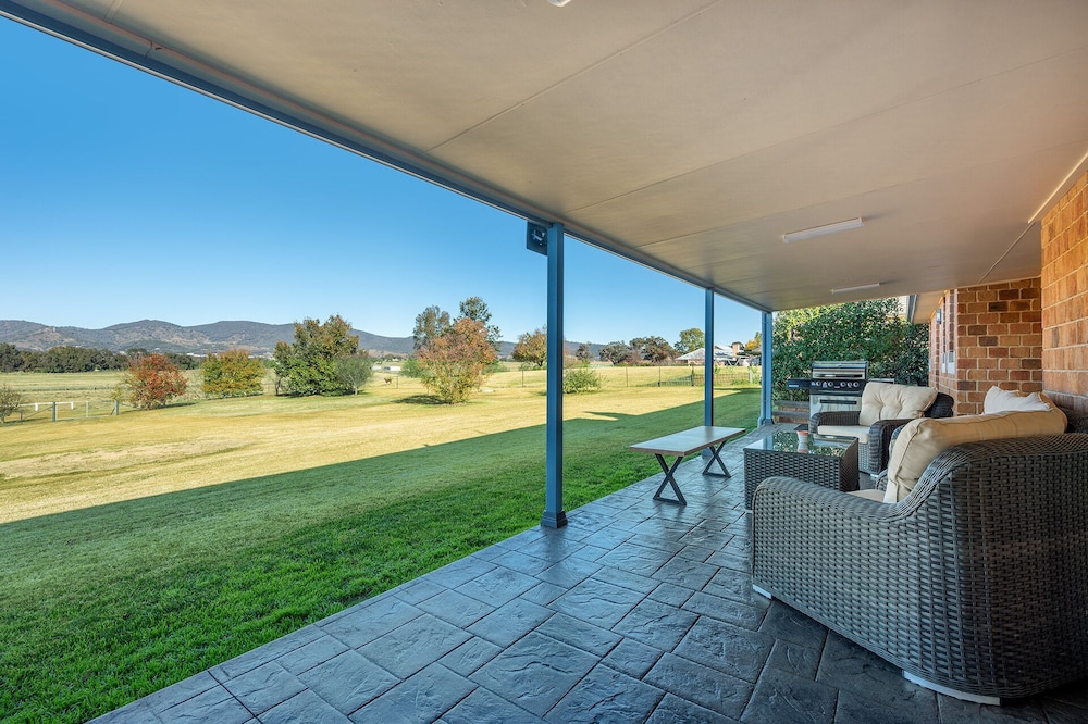Bellevue by Your Innkeeper Mudgee view 3