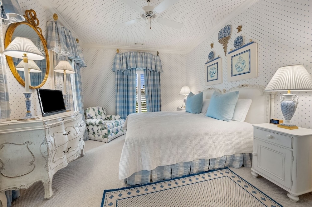 This Villa Offers Stunning Views Of The Ocean And The Calming Sound Of The Waves 4 Bedroom Home by Peace Vacations view 4
