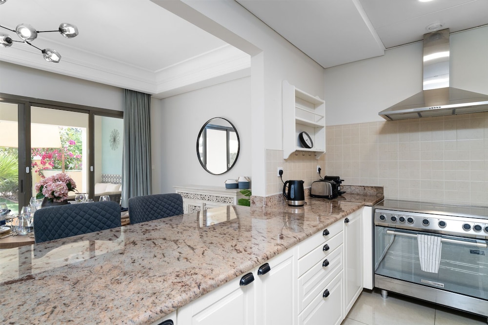 Nasma Holiday Homes - Al Hamra Village