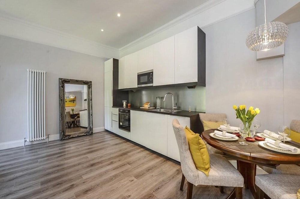 Spacious 2-bedroom Flat With 3 Beds in Ealing, W5