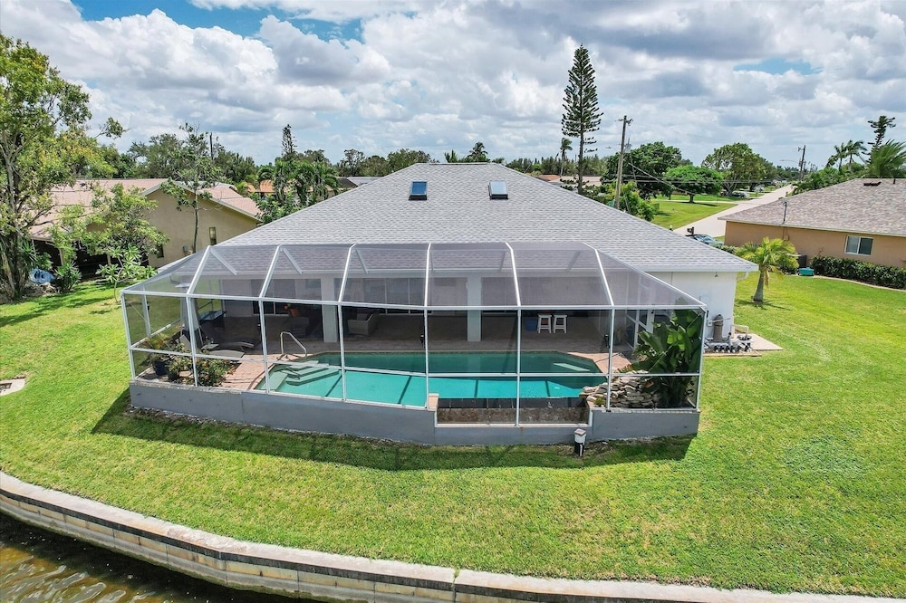 Cape Coral 3-Bedroom Canalfront Pool Vacation Home with Dock 3 Home