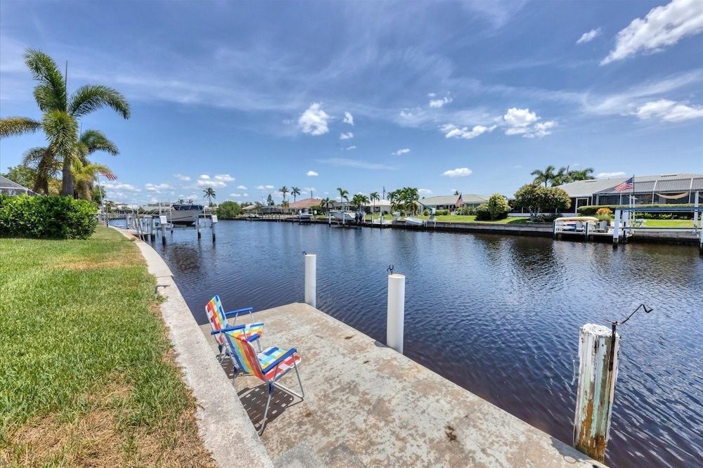 Punta Gorda Isles 2-Bedroom Private Pool Home on Canal with Dock 2 Home