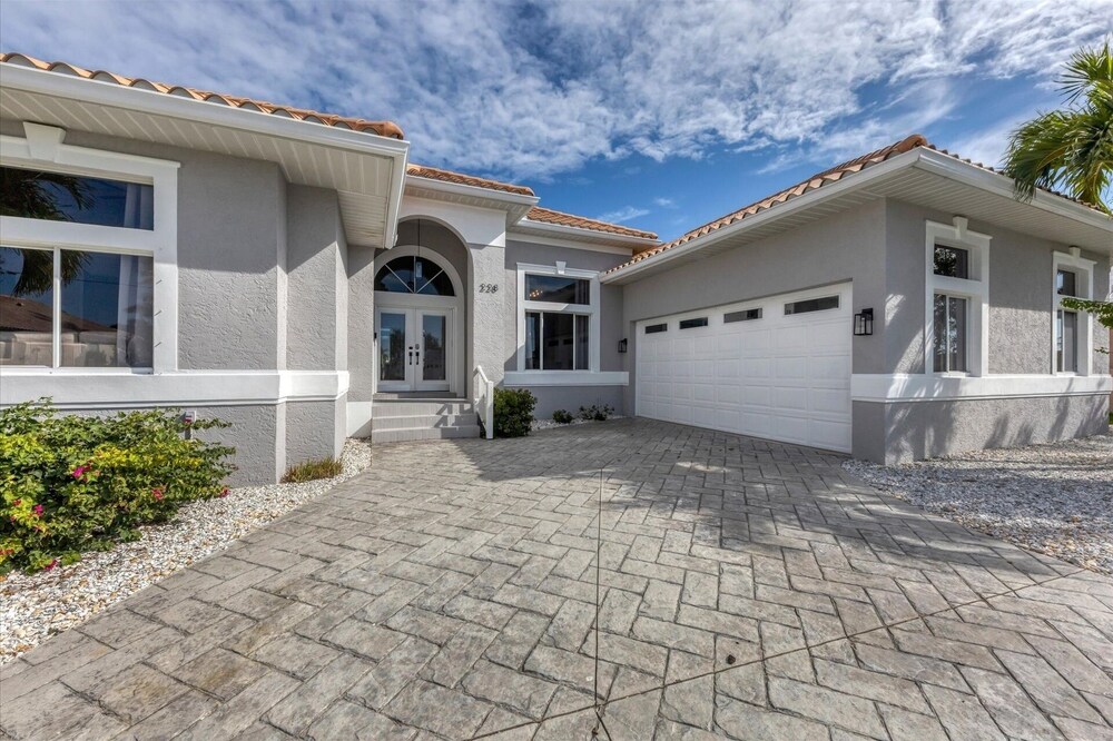 Punta Gorda 3-Bedroom Canalfront Vacation Home with Dock 3 Home