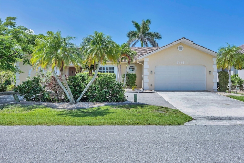 Punta Gorda 3-Bedroom Canalfront Vacation Home with Dock 3 Home