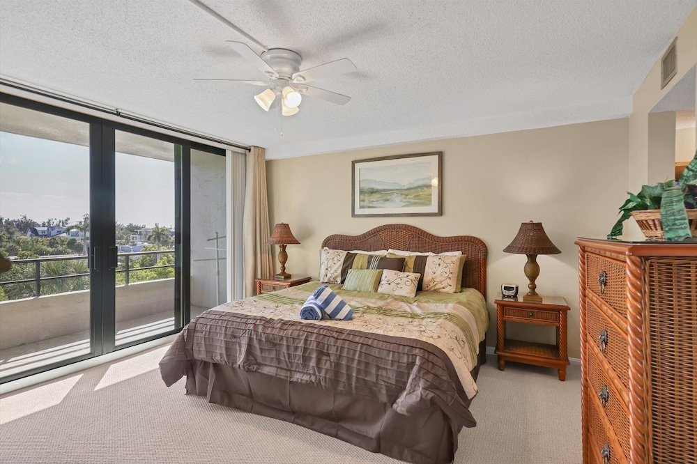Anchorage Resort 2 bedroom, 4th Floor Condo Southern View Siesta Key 2 Condo