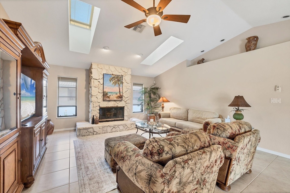 Punta Gorda Isles 3-Bedroom Canal-front Pool Home with Dock 3 Home