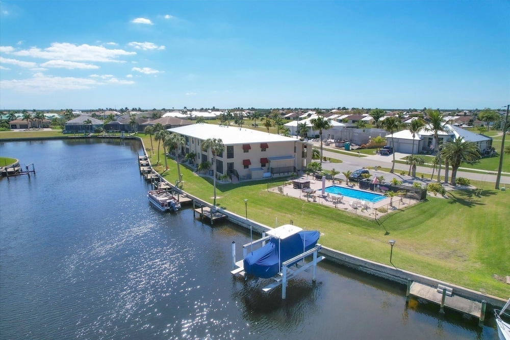 Punta Gorda 2-Bedroom Canalfront Condo with Dock and Pool 2 Condo