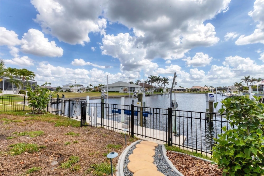 Punta Gorda Isles 4-Bedroom Private Pool Home on Canal 4 Home