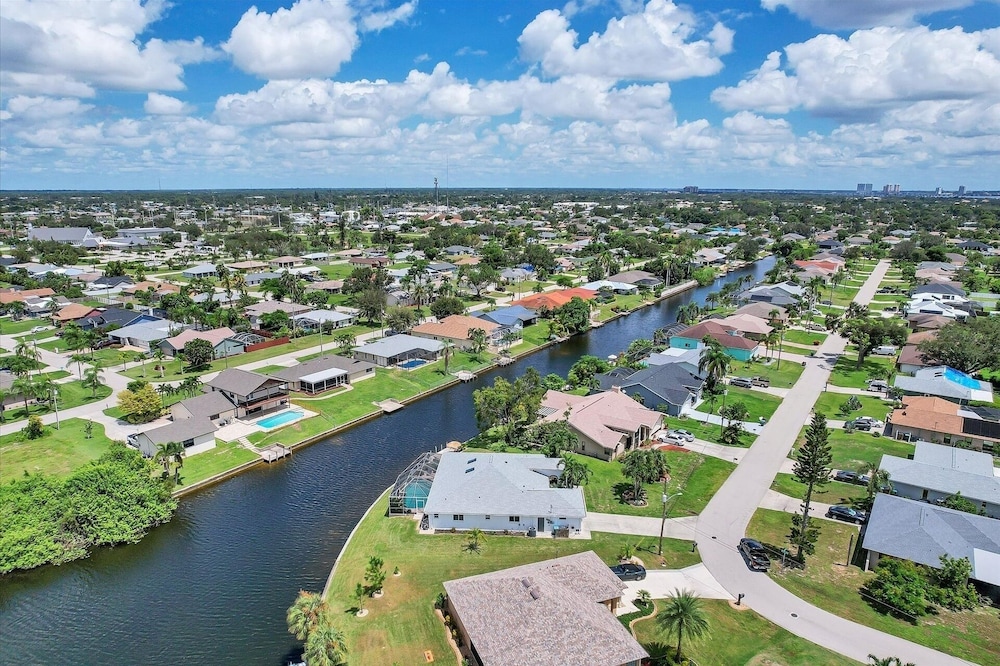 Cape Coral 3-Bedroom Canalfront Pool Vacation Home with Dock 3 Home
