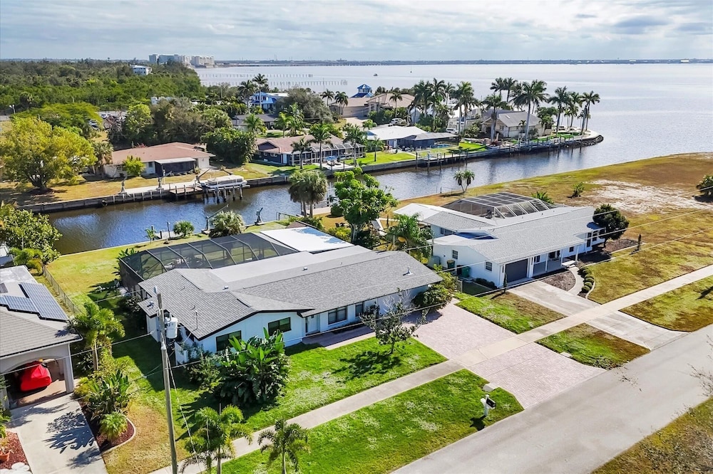 Port Charlotte 4 Bedroom Pool Vacation Home on Peace River 4 Home