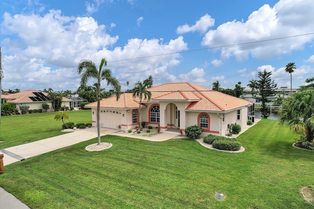 Punta Gorda 3-Bedroom Canalfront Pool Vacation Home with Dock 3 Home