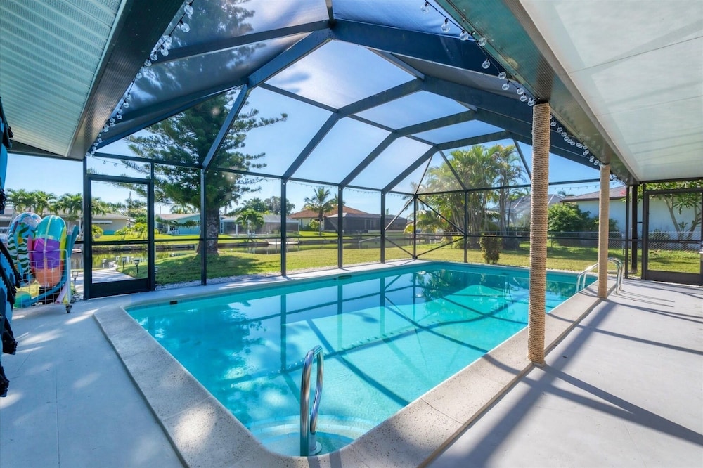 Cape Coral 3 Bedroom Private Pool Home - Canal Access 3 Home