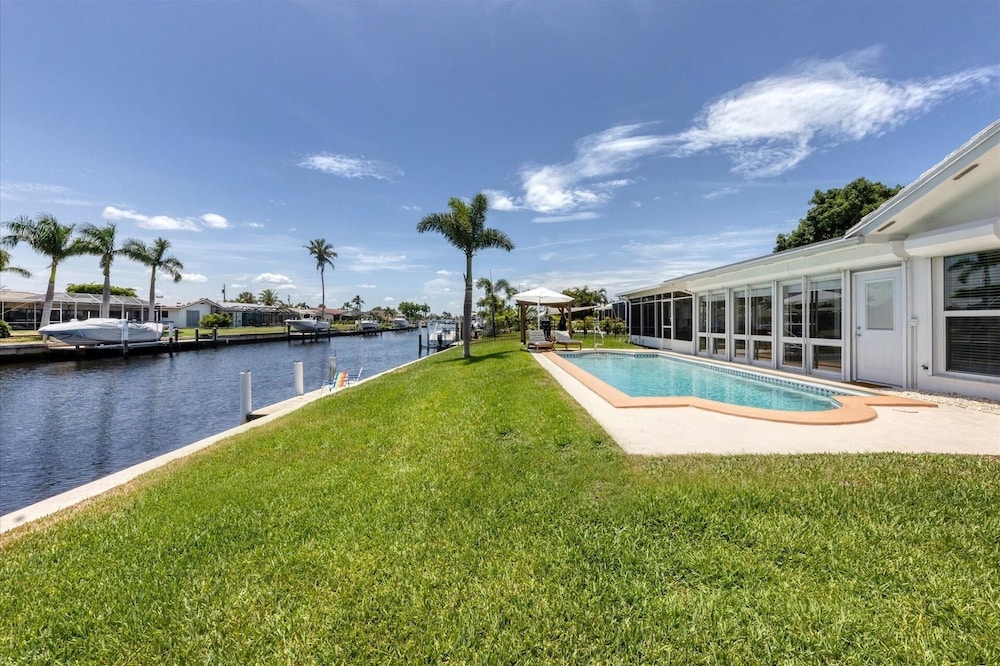 Punta Gorda Isles 2-Bedroom Private Pool Home on Canal with Dock 2 Home