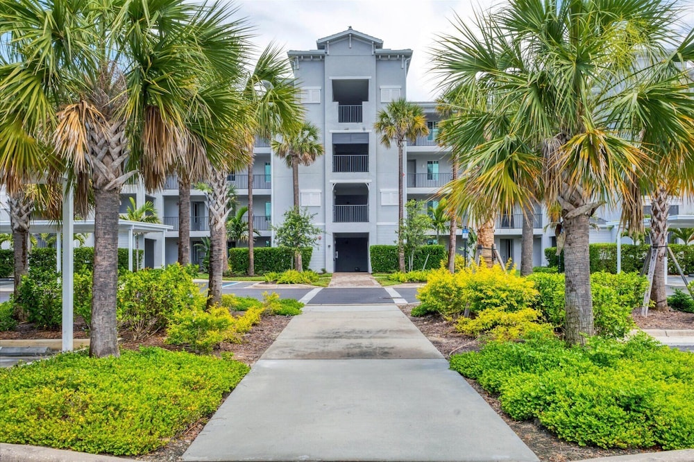 14131 Heritage Landing Blvd. #833