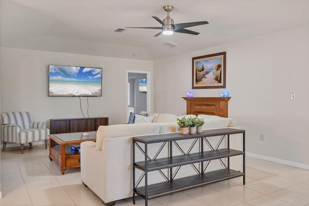 Punta Gorda 3-Bedroom Canalfront Pool Home with Dock 3 Home