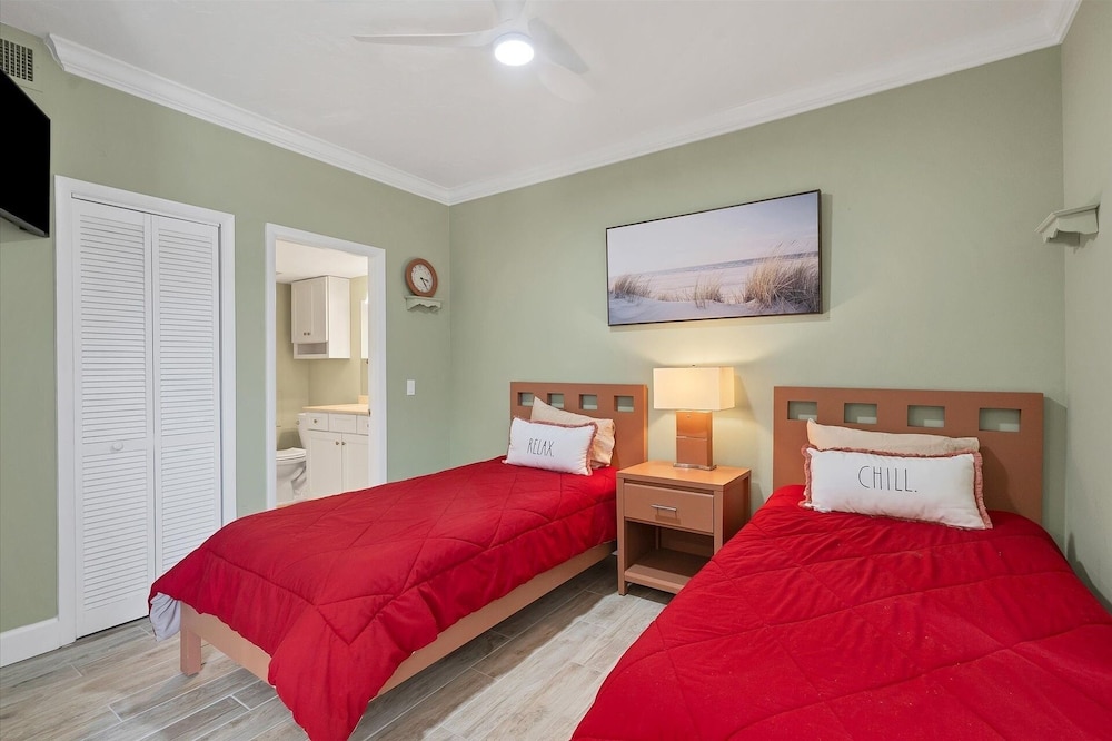 Venice Beach 2 Bedroom Condo with Beach Access+Community Pool 2 Condo