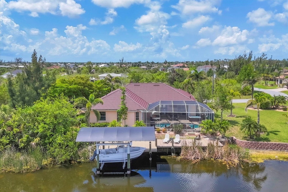 South Gulf Cove Private Vacation Home With Pool And Hot Tub - Only 15 Minutes To Swfl Beaches! 4 Bedroom Home