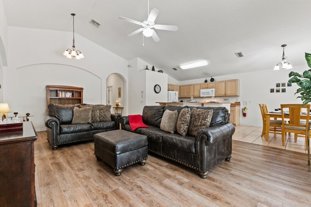 4 Bedroom Private Pool+Spa Home 8 Miles to Disney 4 Home