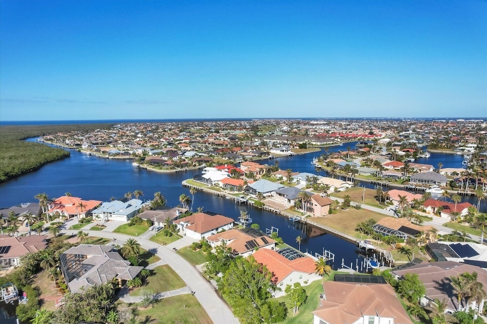 Punta Gorda 3-Bedroom Canalfront Pool Home with Dock 3 Home