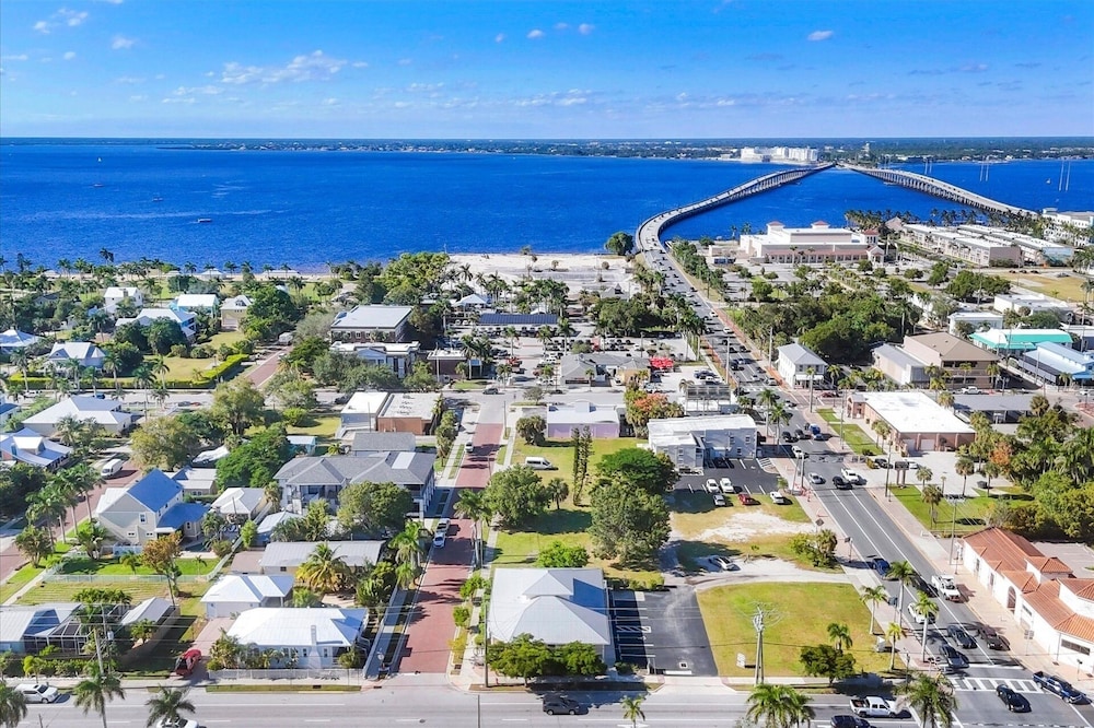 Punta Gorda Isles 2 Bedroom Private Home 2 Home