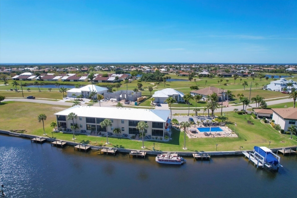 Punta Gorda 2-Bedroom Canalfront Condo with Dock and Pool 2 Condo