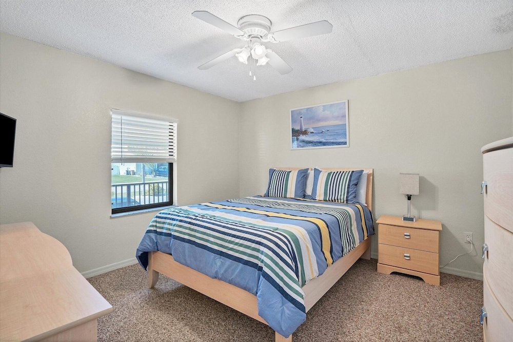 Punta Gorda 2-Bedroom Canalfront Condo with Dock and Pool 2 Condo