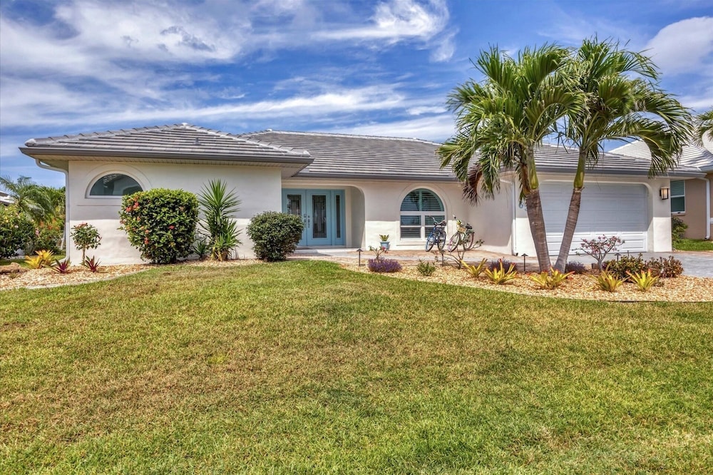 Punta Gorda 3-Bedroom Canalfront Vacation Home with Pool 3 Home