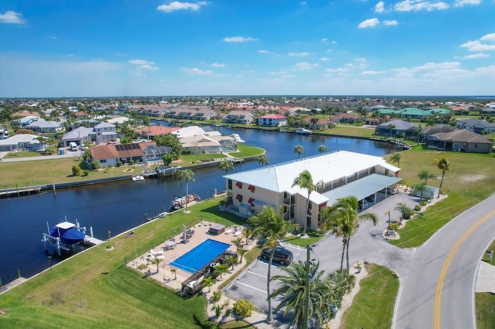 Punta Gorda 2-Bedroom Canalfront Condo with Dock and Pool 2 Condo