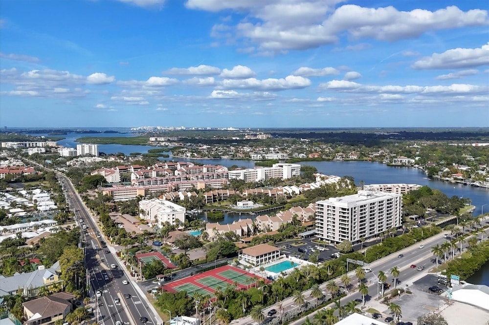Anchorage Resort 2 bedroom, 4th Floor Condo Southern View Siesta Key 2 Condo