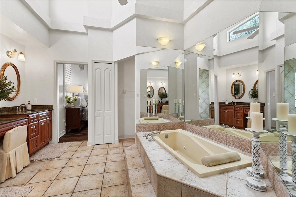 Punta Gorda Isles 4-Bedroom Private Pool Home on Canal 4 Home