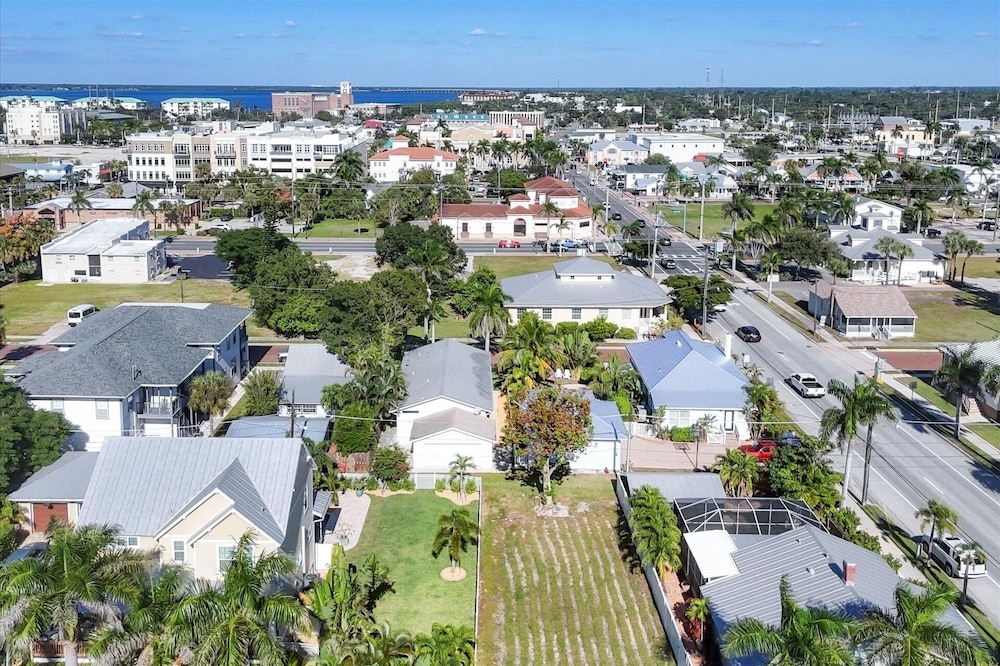 Punta Gorda Isles 2 Bedroom Private Home 2 Home