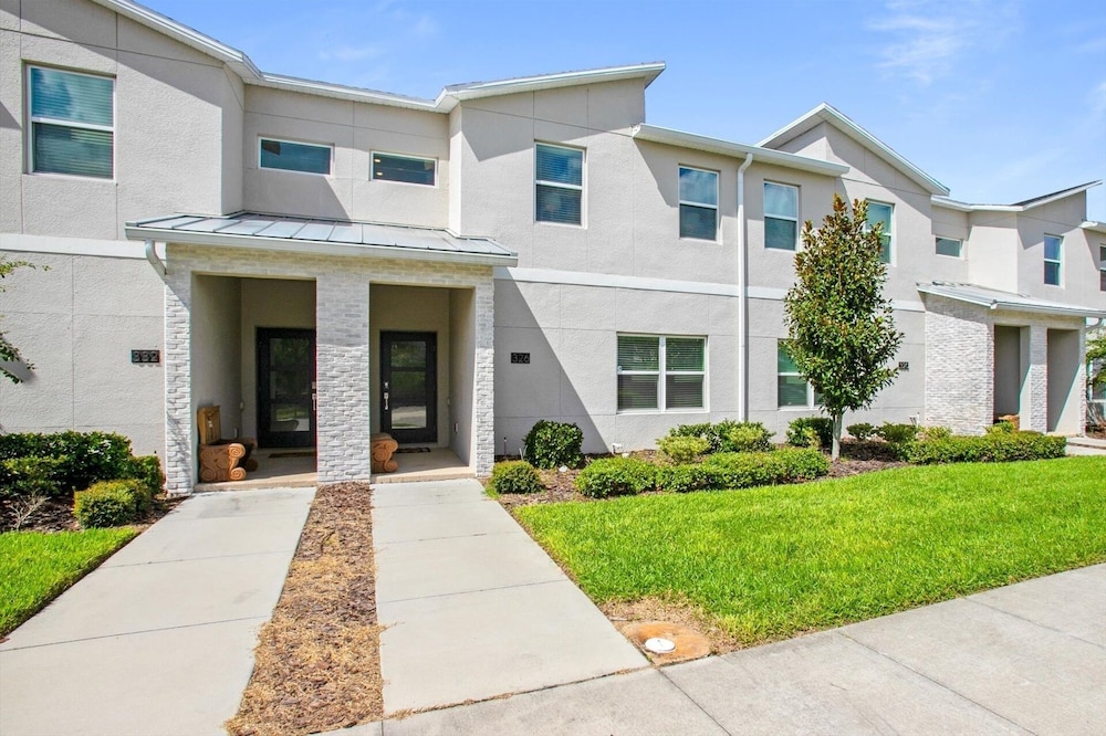 Championsgate Resort 4 Bedroom Townhome with Pool 4 Townhouse