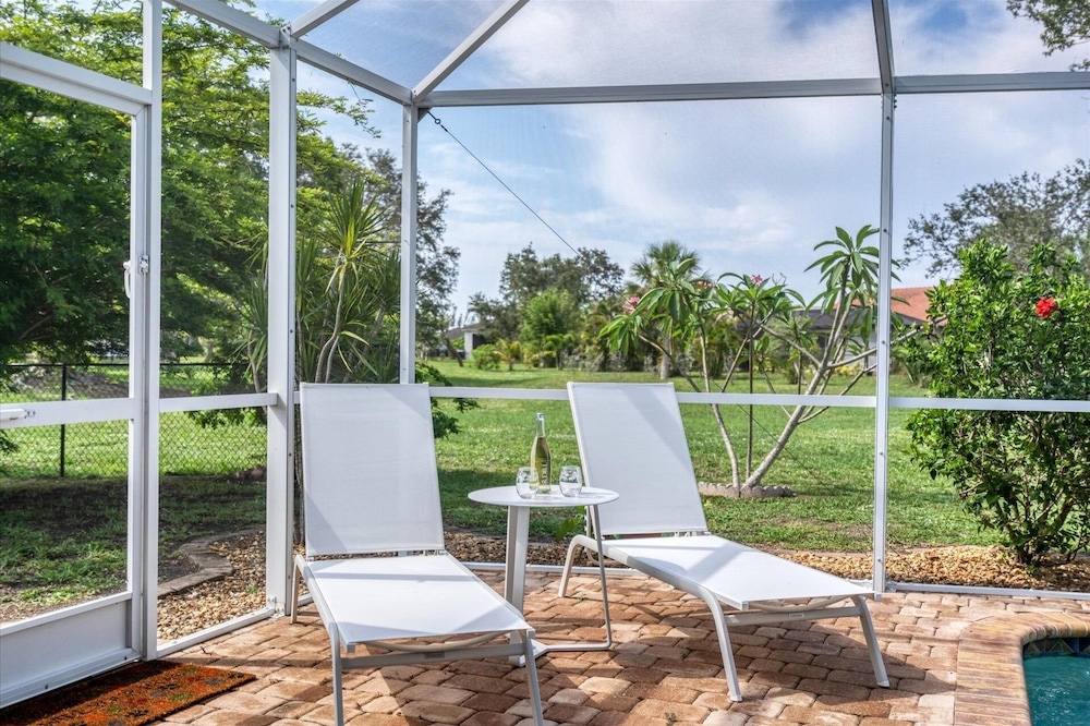 Punta Gorda Isles South Facing Pool, Dog Friendly, Less Than 2 Miles To Downtown 3 Bedroom Home