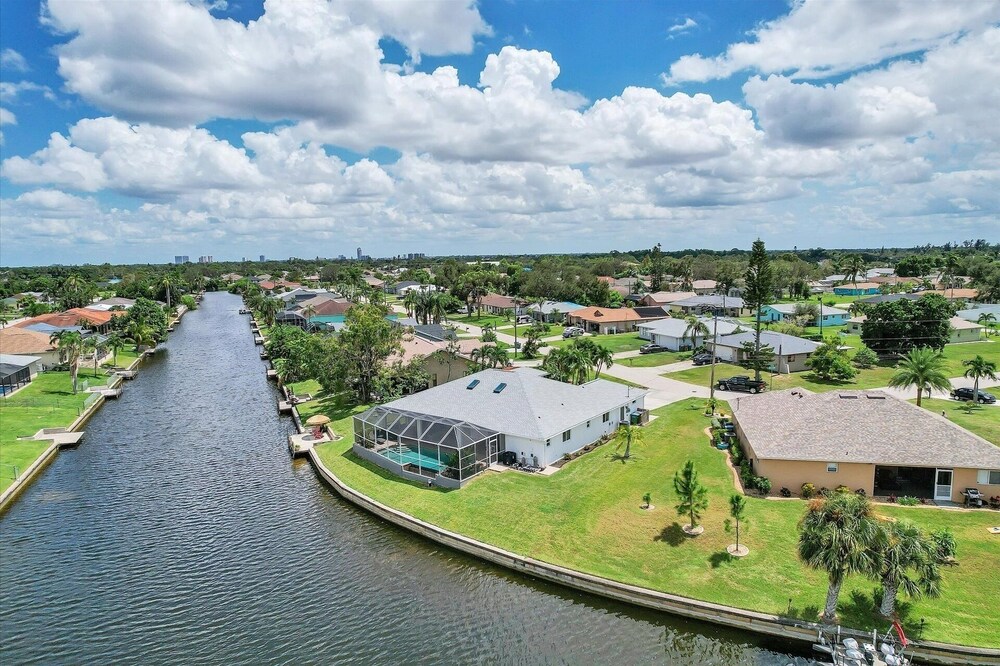 Cape Coral 3-Bedroom Canalfront Pool Vacation Home with Dock 3 Home