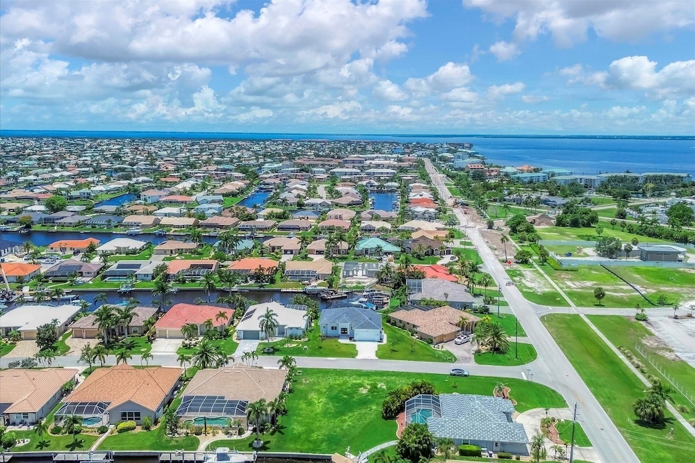 Punta Gorda 3-Bedroom Canalfront Vacation Home with Pool 3 Home