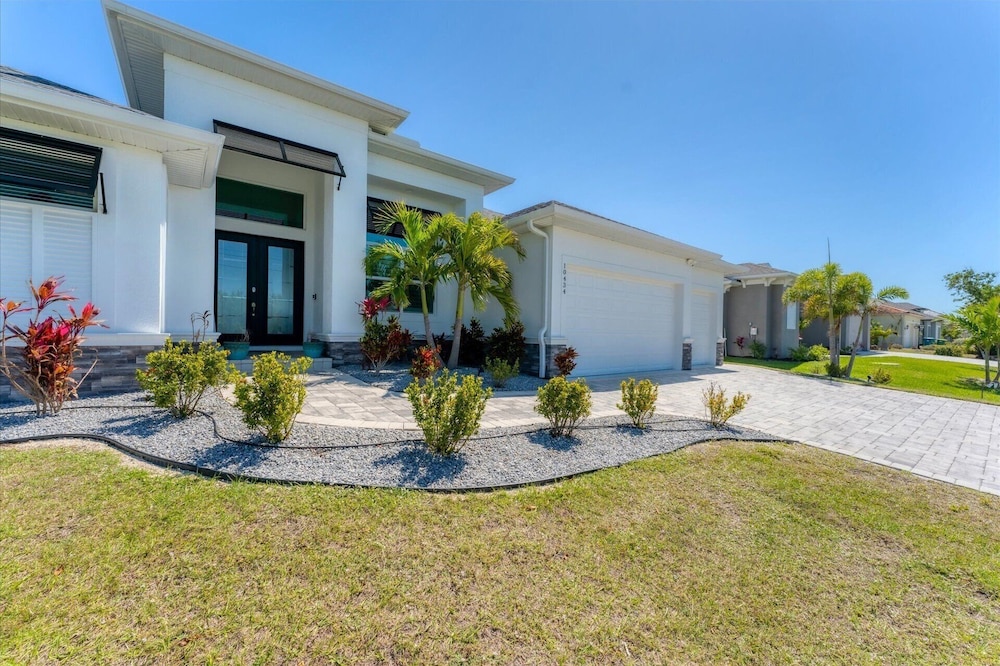 South Gulf Cove 3 Bedroom Pool + Spa on Canal Private Home 3 Home