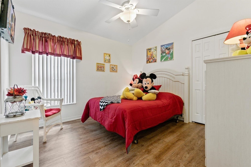 4 Bedroom Private Pool+Spa Home 8 Miles to Disney 4 Home