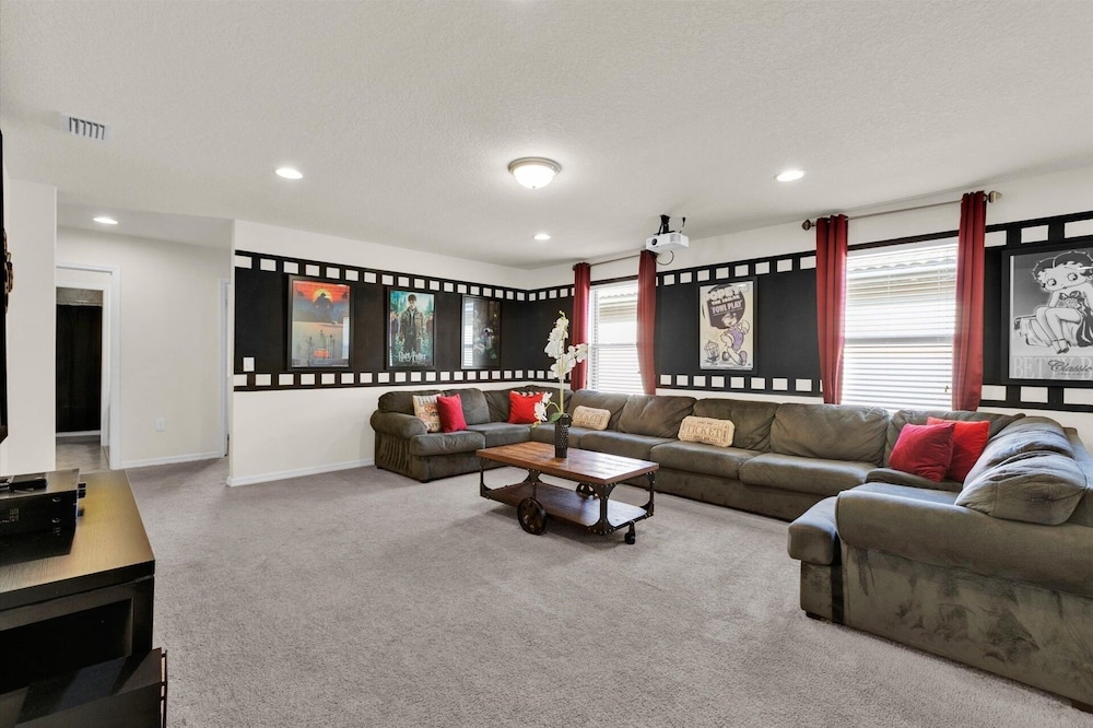 Windsor Westside Resort 6 Bedroom Home with Game Room 6 Home