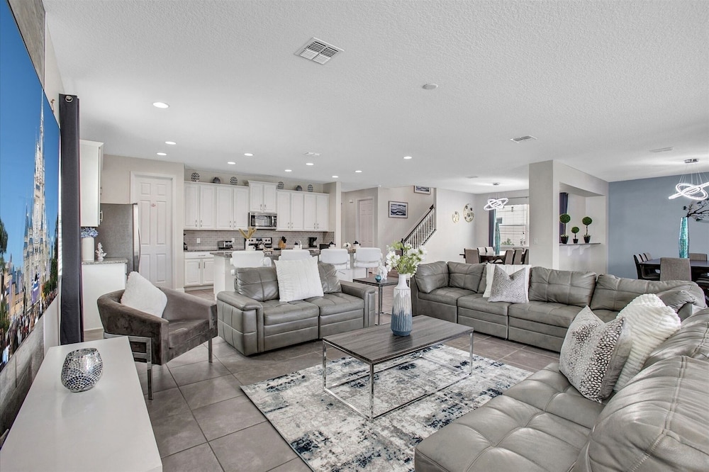 Solara Resort 6 Bedroom Private Pool + Spa Home 6 Home